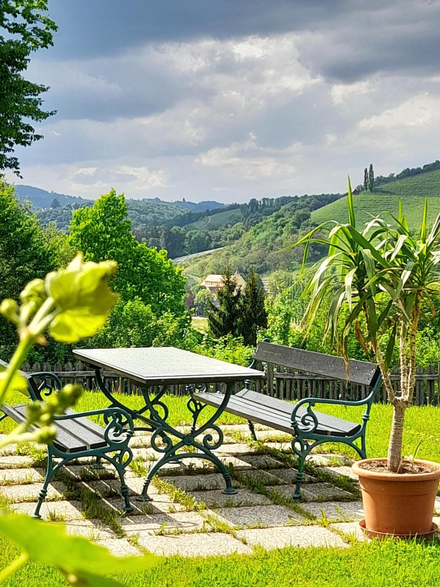 Ferienwohnungen Karin Am Seggauberg Leibnitz Esterno foto
